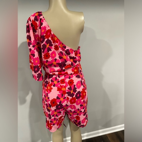 Jumpsuit Size Xl Women Pink Floral Tie Romper New Dress
New in package - Picture 4 of 4